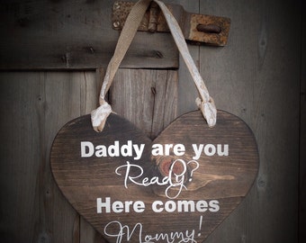 Here Comes Mommy Sign: Rustic Heart, Flower Girl Wedding Decor