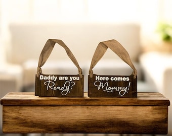 Here Comes Mommy Sign: Rustic Wedding Flower Girl Sign