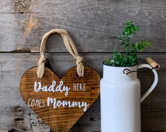 Daddy Here Comes Mommy Sign: Rustic Heart Wedding Decor