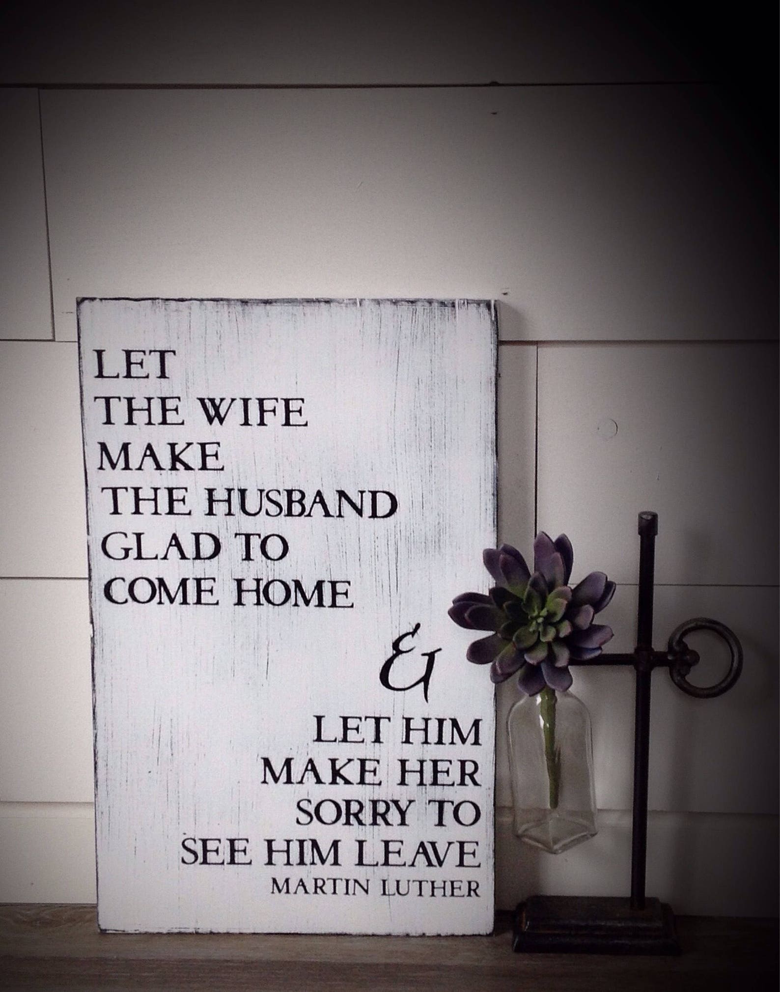 Im coming home. I'm coming. Coming home. Coming home let. Guests coming home.