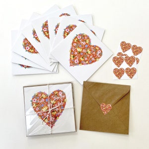 Conjunto de 8 cartas de corações florais com adesivos de envelope de coração