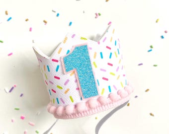 Mini korona urodzinowa Sprinkle – personalizowany brokatowy numer, różowe pompony: Pączek z lodami