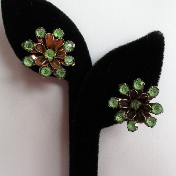Vintage Sterling Multi Faux Peridot Screw back Earrings, Round Green Rhinestone Crystal screwback earrings, 1940s Green Earrings, Age Patina