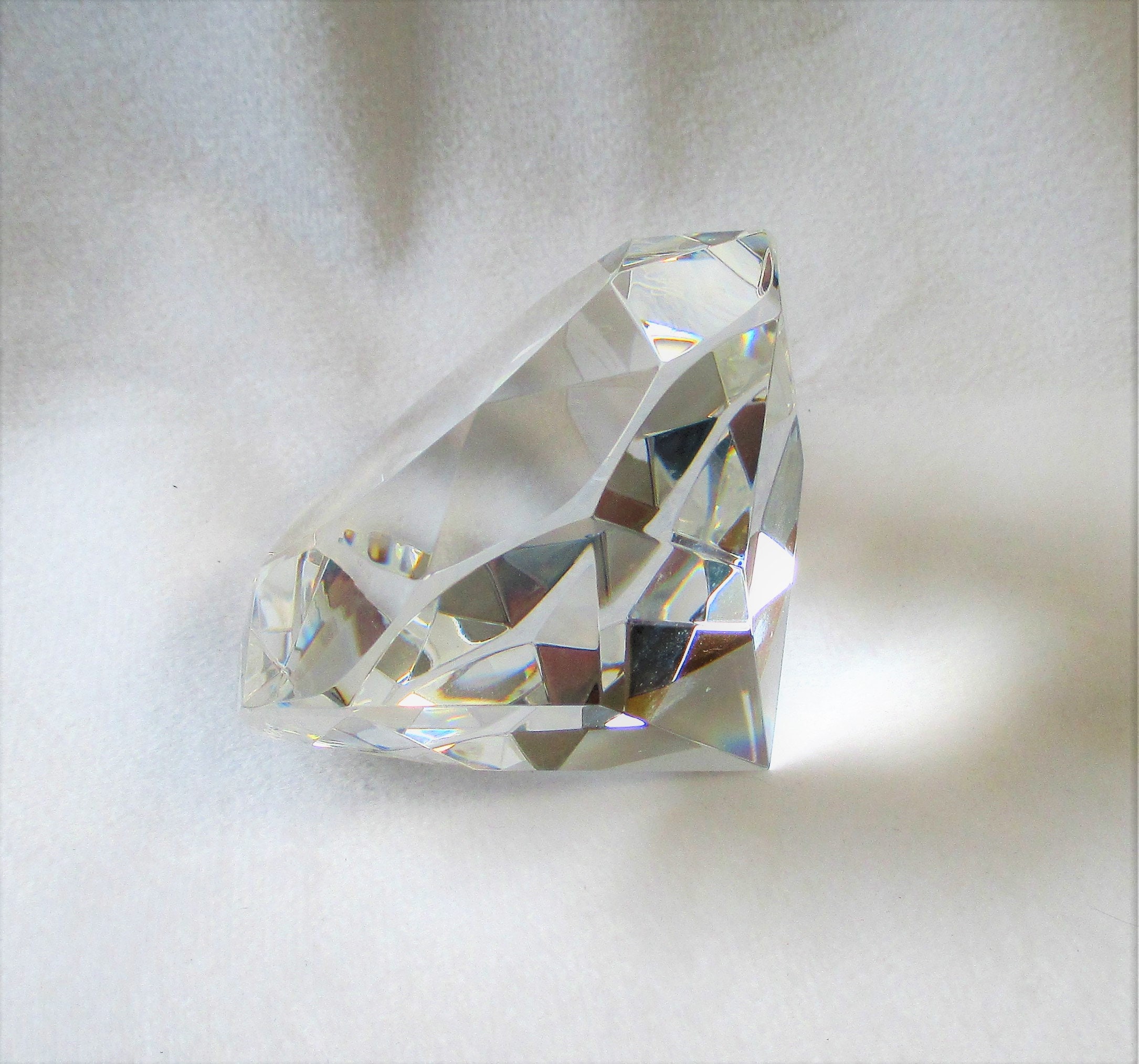 OLEG CASSINI DIAMOND CUT GLASS CRYSTAL CROSS 'BLESS THIS HOUSE" PLATE FIGURINE