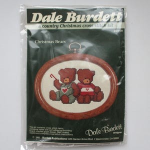 Dale Burdett 1985 Cross Stitch Kit CCK131, Christmas Bears Country Counted Cross Stich Kit, Nieotwarte, zapieczętowane opakowanie, świąteczne rzemiosło