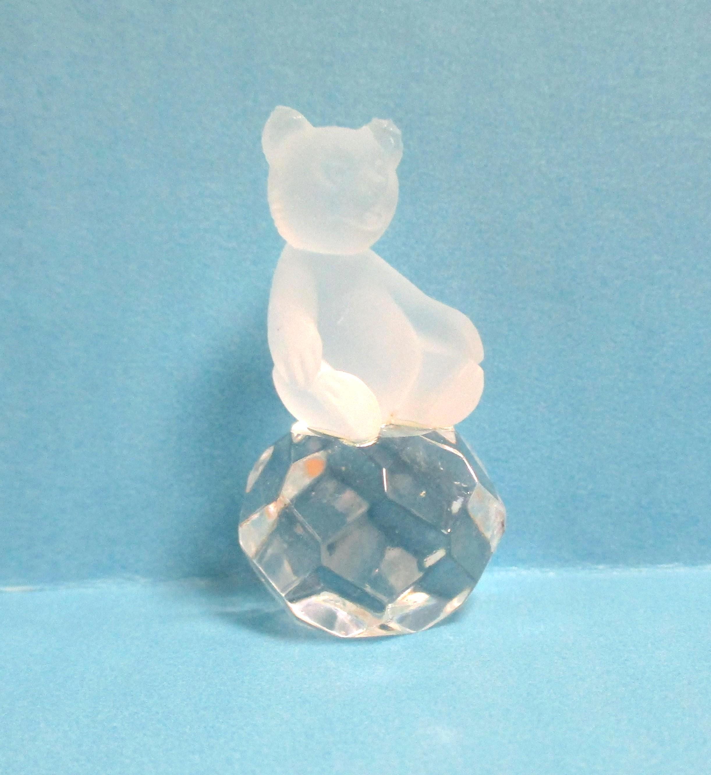 SWAROVSKI ベアー Mini Frosted Crystal Swarovski Bear Sitting on Ball Figurine