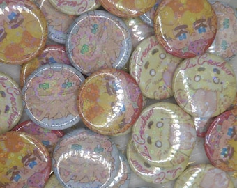 Knyaives, PuppyVa, La Cechurr 37 mm Pin Buttons (inoffizielle Tristamp Merch) holographisch
