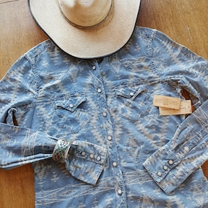 UNUSED Ralph Lauren Shirt Top Western Long Sleeve Denim Supply Blue Chambray Southwestern Cotton Pearl Snap YOUNG Adult Large = Women MEDIUM