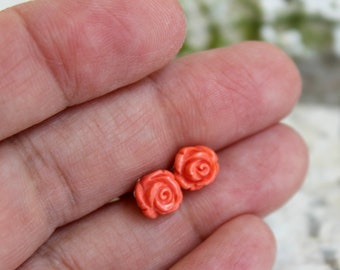 Boucles D'oreilles Anciennes En Corail Rose Sculpté, Monture Vermeil Or Et Argent - Occasion Vintage