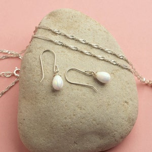 Weisser Opal Schmuck Set / Braut einzelne Träne Ohrringe und Halskette / Sterling Silber Schmuck