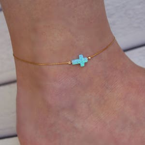 Opal Fußkettchen / Charm Fußkettchen / Kreuz Fußkettchen Fuß Armband / Gold Fußkettchen / Feuer Blauer Opal / Religiöser Kreuz Opal Schmuck / Körperschmuck