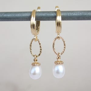 Pearl Drop Link Earrings / Long Gold Earrings / White Natural Freshwater Pearl / June Birthstone Jewelry / Old Money Aesthetic Earrings