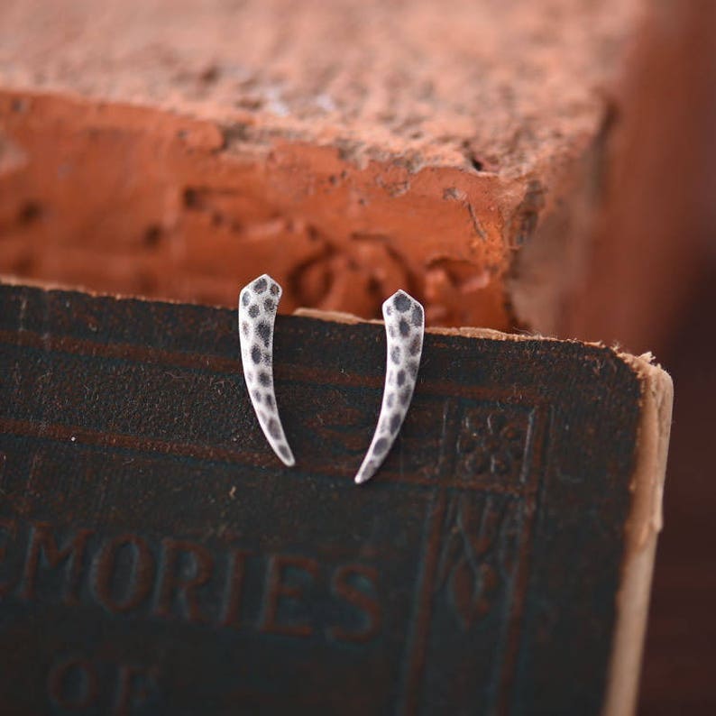 925 Silver ear climbers earrings hammered horn shaped stud lobe earrings 1 pair