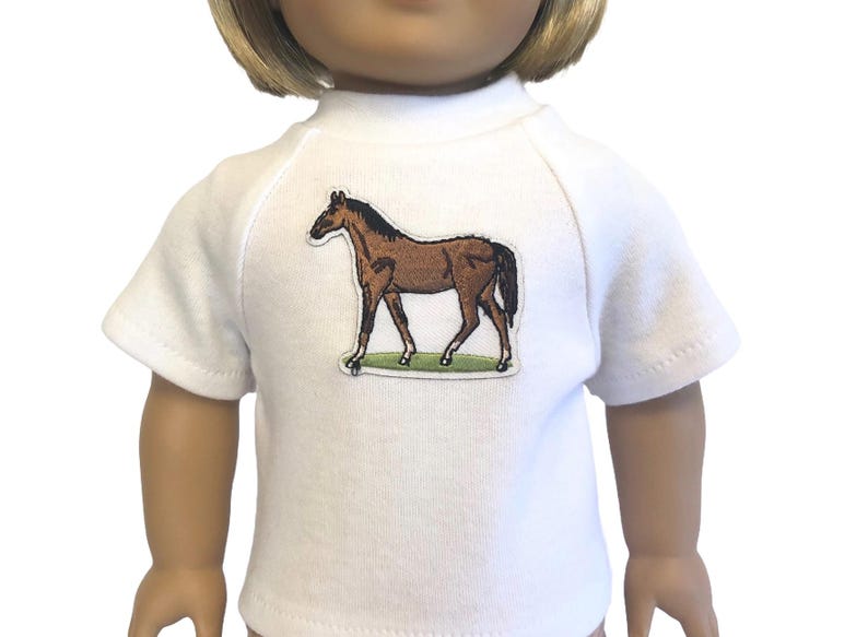 Camiseta de caballo para muñecas American Girl y muñecas de 18 pulgadas: camisa vaquera de punto blanco. Elige entre una camisa de caballo o una camiseta de montar a caballo. imagen 1