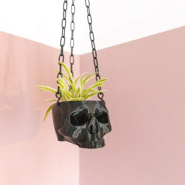 Black Hanging Skull Planter with Chain - Human Skull Plant Pot - Gothic Home - 3D Printed Skull - Spooky Skull - Halloween Decoration