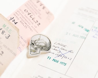 Golden Tooth Anatomical Skull Pin Badge - Vintage Style Medical Drawing - Acrylic Badge - Human Skull Badge