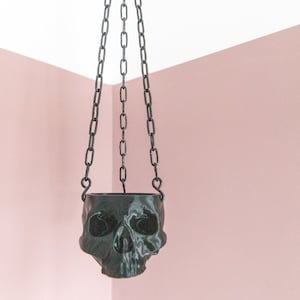 Black Hanging Skull Planter with Chain Human Skull Plant Pot Gothic Home 3D Printed Skull Spooky Skull Halloween Decoration image 2