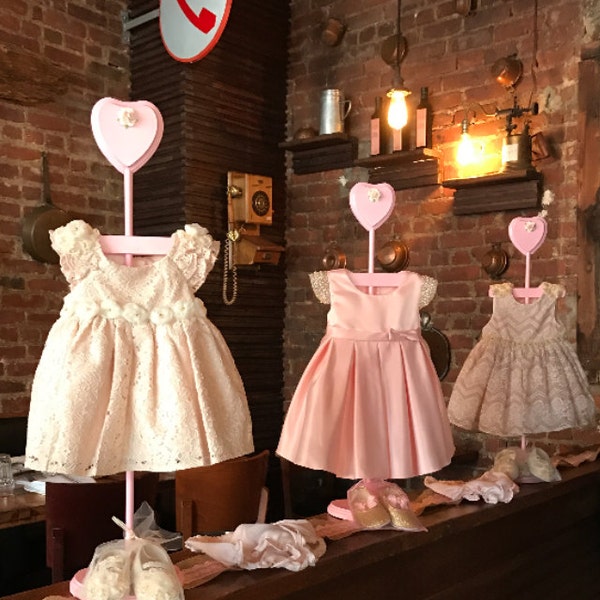 Centro de mesa de suspensión para bebé/percha para vestido, soporte para vestido de Baby Shower, soporte para vestido de muñeca, exhibición de ropa para niños