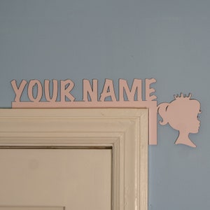Cartello per porta della cameretta delle bambine / Decorazione per la cameretta a tema principessa / Silhouette di principessa per porta della cameretta dei bambini / Decorazione per angolo porta rosa