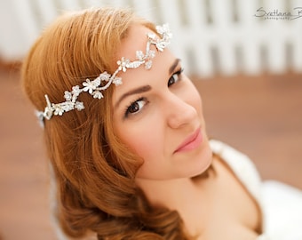 Silver bridal floral head piece, Silver wedding hair wreath, Crystal leaves wedding halo, Wedding white hair vine, Bridal silver crown