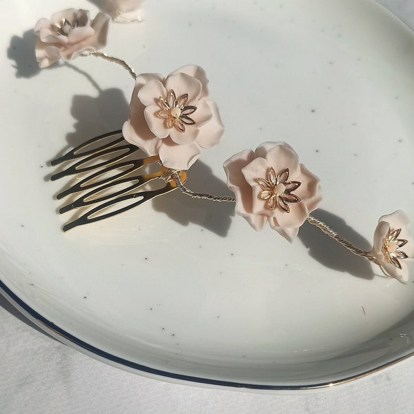 Soft peach bridal hair comb, Blush peach flower hair vine, Bespoke wedding headpiece, Modern bohemian floral hair adornment for brides