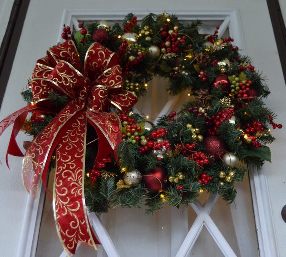 Lighted Outdoor Battery Operated Holiday Wreath With Auto Timer