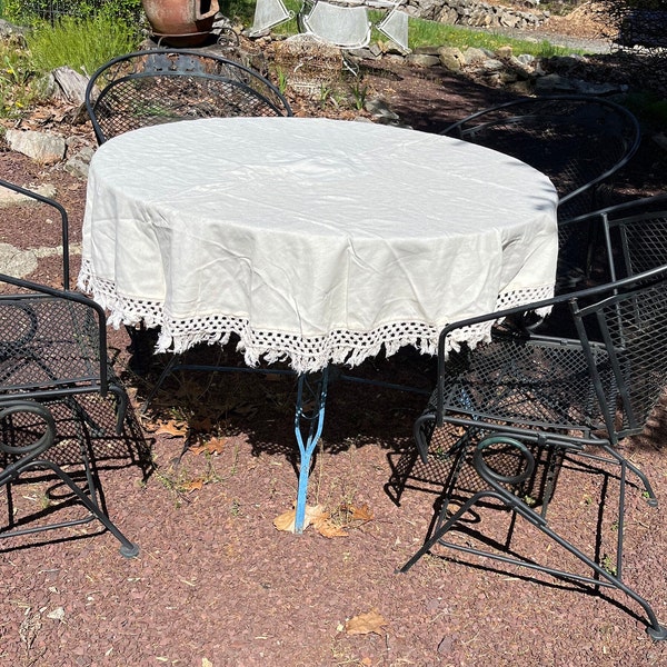 Darling Vintage Round White Cotton Tablecloth With White Fringe