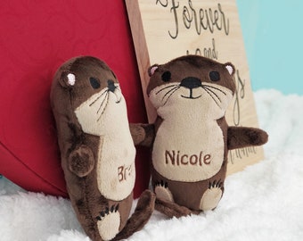 Regalo di anniversario personalizzato / Lontre che si tengono per mano / Peluche a forma di lontra / Regalo a forma di lontra / Regalo personalizzato per la moglie / Lontra significativa