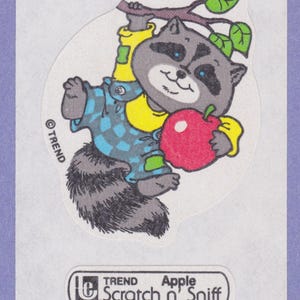 Adesivo vintage grande RACCOON Trend Scratch & Sniff APPLE