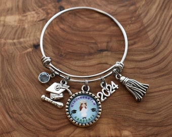 Personalized Little Girls Kindergarten Graduation Bracelet. 2024 Graduation gift. Last Day of Kindergarten. Class of 2024.