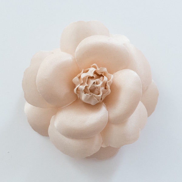 silk flower pin, silk flower comb, silk flower brooch,  fabric flower comb, flower brooch,  peigne de mariage, Chanel inspired silk flower