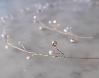 Ghirlanda di capelli dorata, lunga e semplice, con perle e cristalli Swarovski.