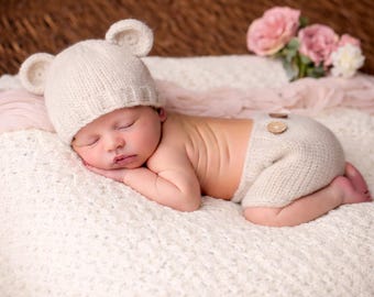 Hand Knit Baby Bear Beanie and Short Pants set : Newborn Photography Prop. Coming home outfit.