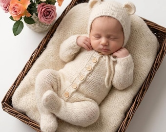 Gebreid babypyjamapakje met berenmuts: alpacawol newborn fotoprop. Coming Home-outfit.