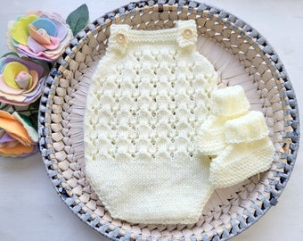 0-3 months Cream romper and bootie set, Baby girl knitted outfit, Gift for baby girl, Baby shower gift, Summer Knit Baby bodysuit and shoes