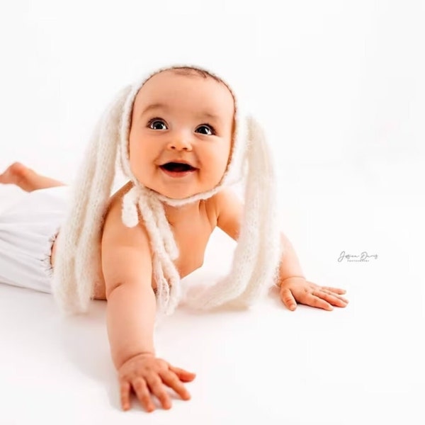 Bonnet pour bébé lapin avec de longues oreilles tombantes, cadeau de baby shower tricoté pour bébé, bonnet de lapin fait main pour tout-petit, chapeau de costume de lapin.