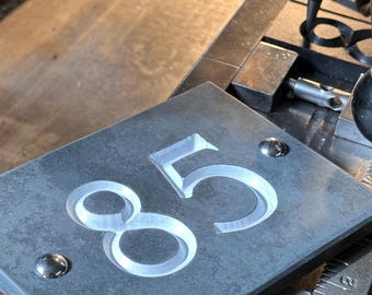 Placa de número de casa de pizarra grabada a mano: Letrero de dirección moderno