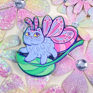 KITTY Motte Regenbogen überzogener Emaille Pin