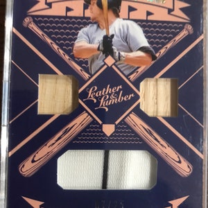 Carlton Fisk 07/25 Leather & Lumber Game Used Material Baseball Card (As Pictured)   (Original Issue)  (0472)