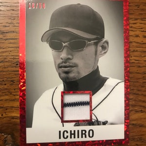 Ichiro 18/50 Leaf Game Used Memorabilia Baseball Card (edizione originale) (come nella foto) (01406)