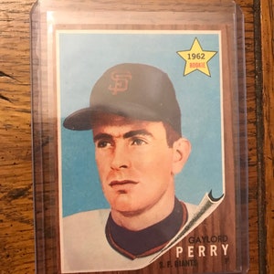 Gaylord Perry 1962 Topps Baseball Card (Original Issue) (As Pictured) (1797)