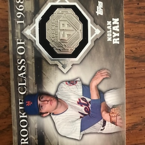 Cartão de beisebol comemorativo da classe Ring Topps de Nolan Ryan (conforme foto) (edição original) (1071)