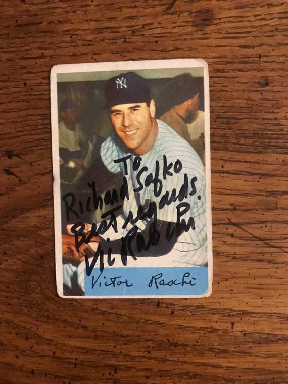 Vic Raschi Autograph Bowman Baseball Card (Original Issue) (As Pictured)  (6066)
