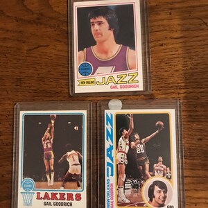 Gail Goodrich 3 verschiedene Topps Basketball Cards (wie abgebildet) (Original Heft) (4496)