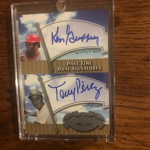 Autographes de Tony Perez et Ken Griffey en 2005 Double autographes 13/15 (comme sur la photo) (édition originale) (5152)