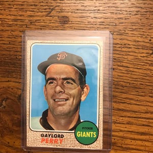 Gaylord Perry 1968 Topps Baseball Card (As Pictured)  (Original Issue) (5758)