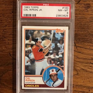 Tarjeta de béisbol Topps de Cal Ripken 1983, PSA 8 (como se muestra en la imagen) (edición original) (04991)