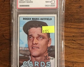 Roger Maris 1967 Topps Baseball Card PSA 8 (OC) (oorspronkelijke uitgave) (zoals afgebeeld) (6419}