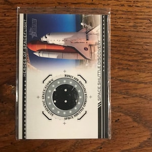 Space Shuttle Discovery Space Flown Relic  Topps Heritage Collection  (1827)