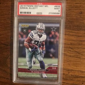 Tarjeta de fútbol americano de la NFL Panini Instant de Ezekiel Elliott PSA 9 (como se muestra en la imagen) (edición original) (5158)